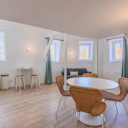 Lägenhet 1 En Mezzanine Avec Parking